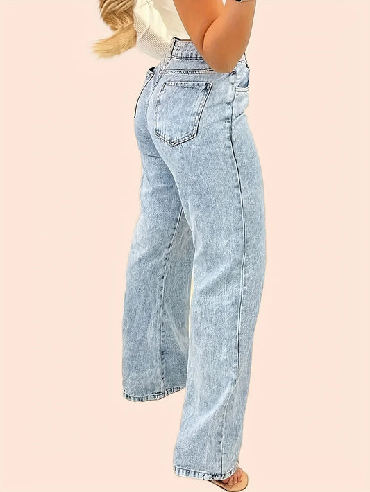 Women’s Y2K-style blue jeans
